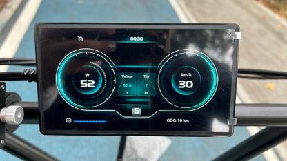 Электрический самокат AS201 с интеллектуальным дисплеем и отображением подробных данных о поездке.