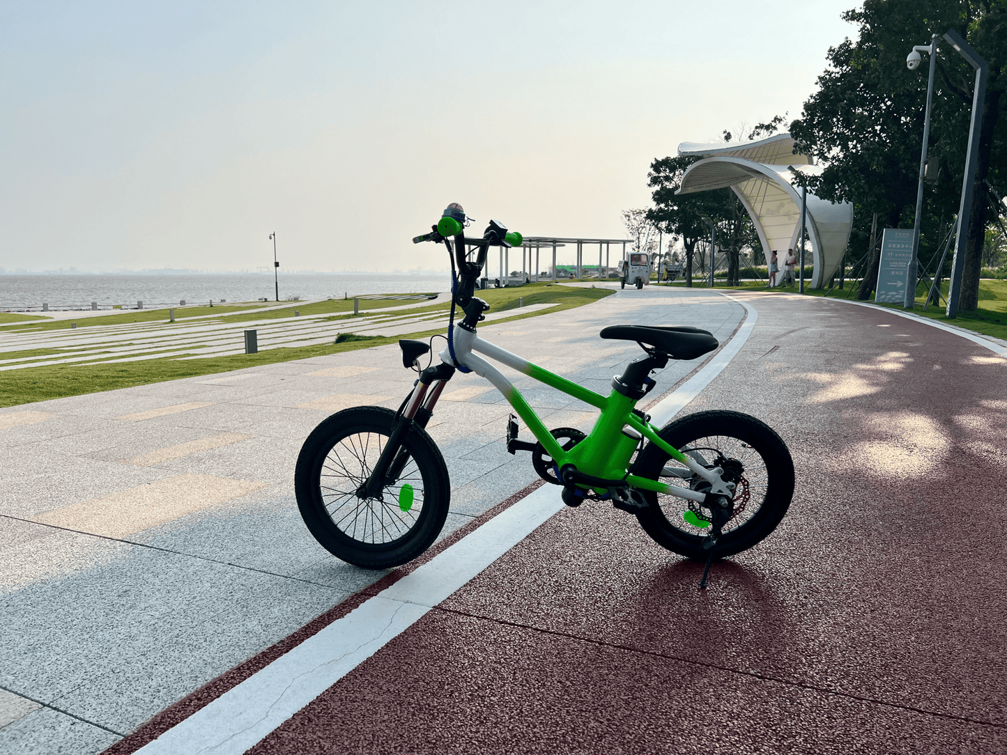 K16 Kids Electric Bike – 24V 5Ah Battery, 16 - Inch Wheel, 20km Range, Safe 20km/h Speed | Lightweight 12kg | For Kids Ages 5–10 - Airplaying Scooter
